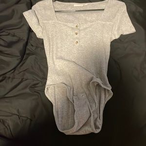 forgot the brand but this is a grey onesie only wore it once it didn’t fit